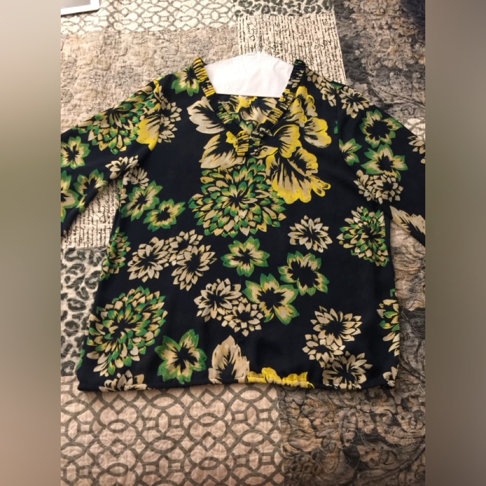 Preowned Banana Republic Women's Multicolored Floral Blouse Size Large